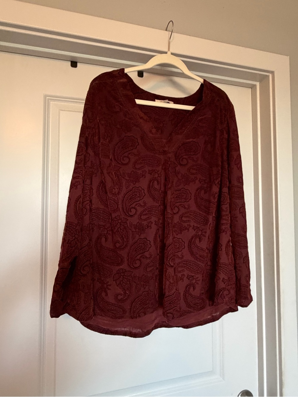 Les Serein 2X Burgundy Paisley Burnout Velvet V Neck Blouse